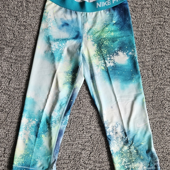 Nike Pro Capri Small - Picture 3 of 4